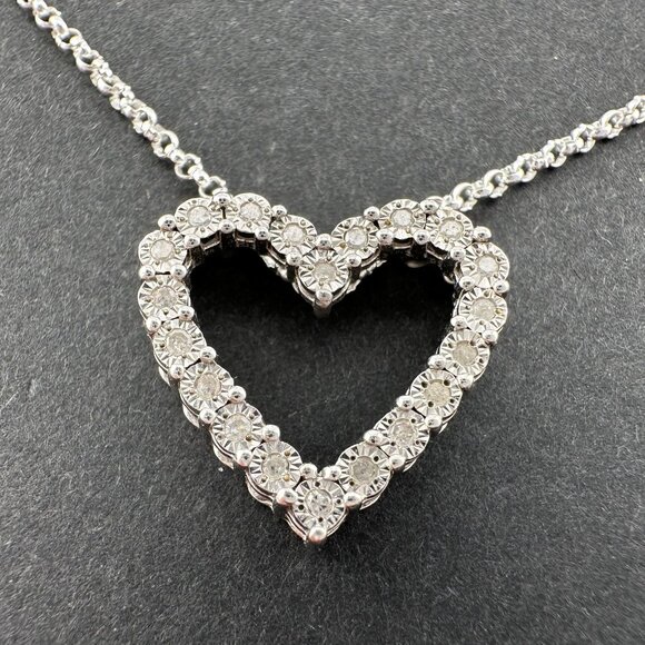 Beautiful Heart Necklace w Natural Diamonds in Illusion Settings - Picture 1 of 13